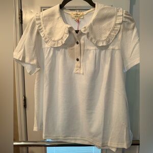 Size M Umgee Women’s White PeterPan Collar Blouse. NWT!